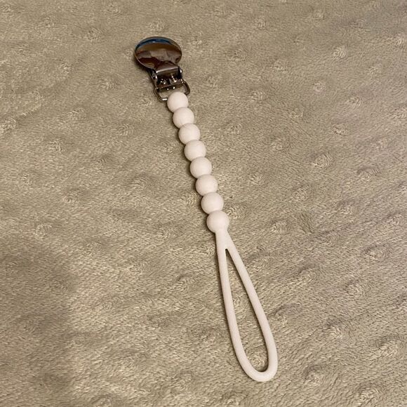 Ryan and Rose | Cutie Clip Pacifier Clip - Picture 4 of 6